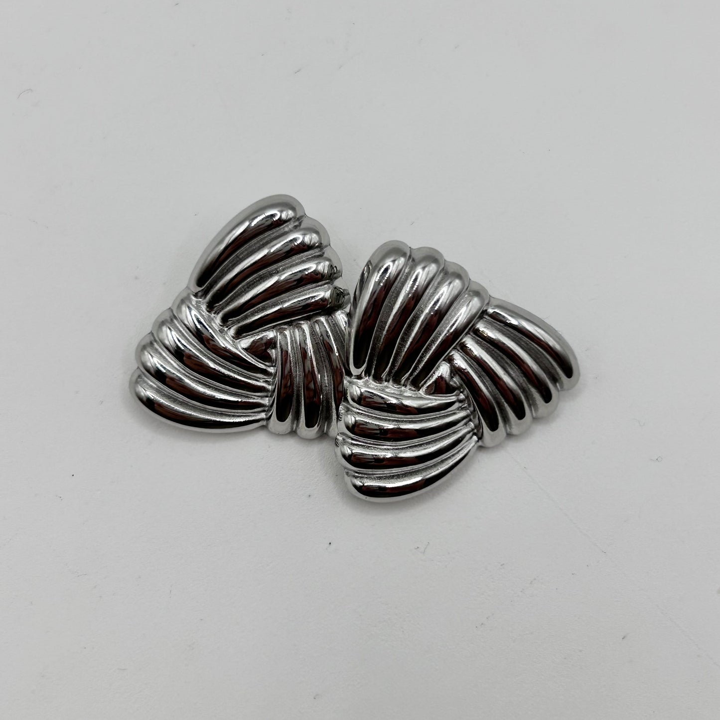 Orecchini triangolo intrecciato